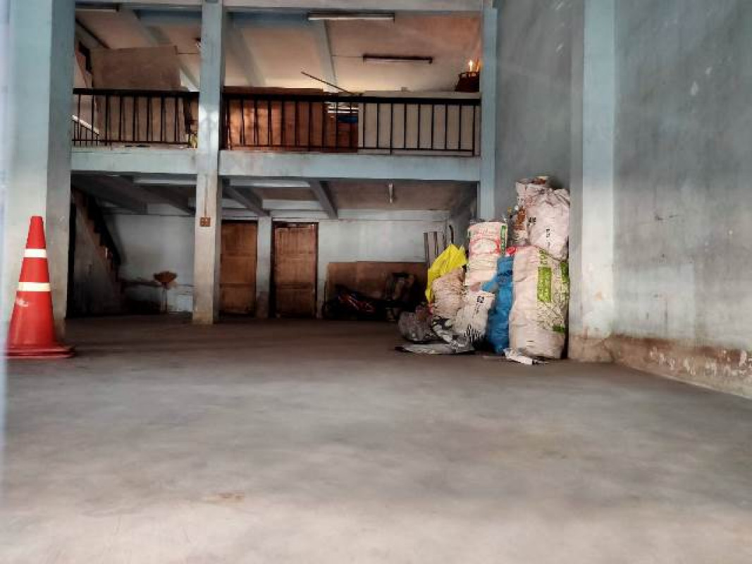 Commercial building Samut Sakhon Krathum Baen Om Noi 3255000