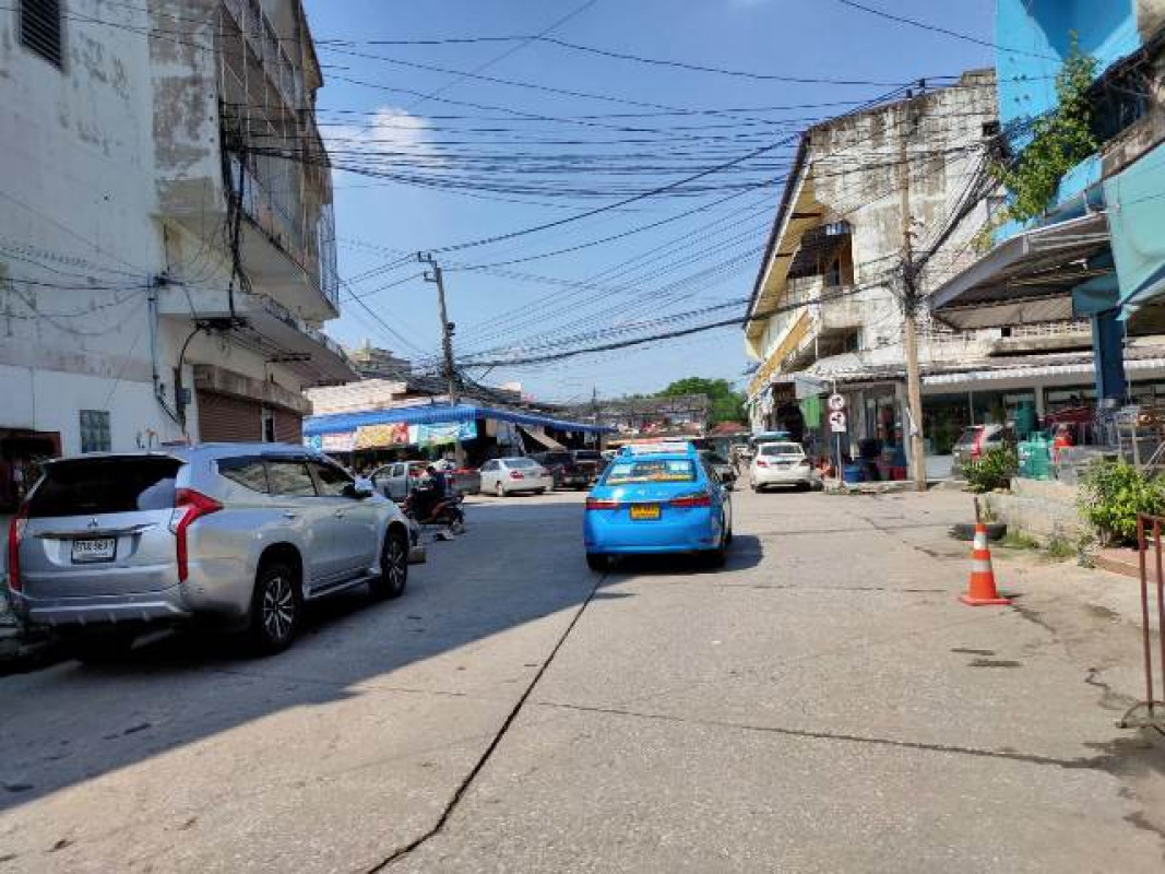 Commercial building Samut Sakhon Krathum Baen Om Noi 3255000