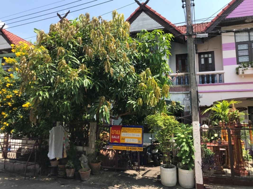 ทาวน์เฮ้าส์ โครงการกานต์การ์เด้นวิลล่า ปทุมธานี ลาดหลุมแก้ว หน้าไม้ 945000