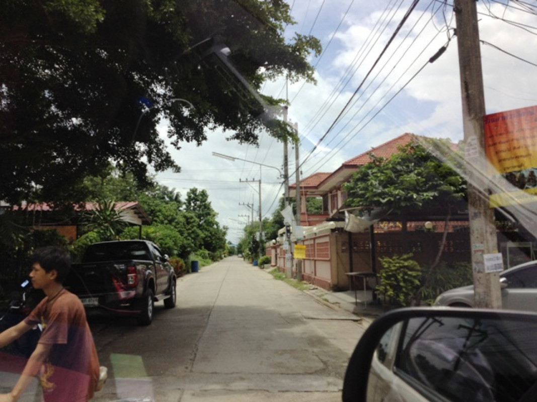 ที่ดินเปล่า หมู่บ้านเพชรชมพู 2 ปทุมธานี ธัญบุรี ลำผักกูด 662000