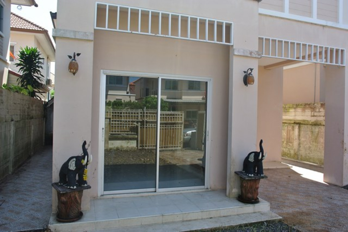 Single house Bangkok Min Buri Saen Saep 2730000