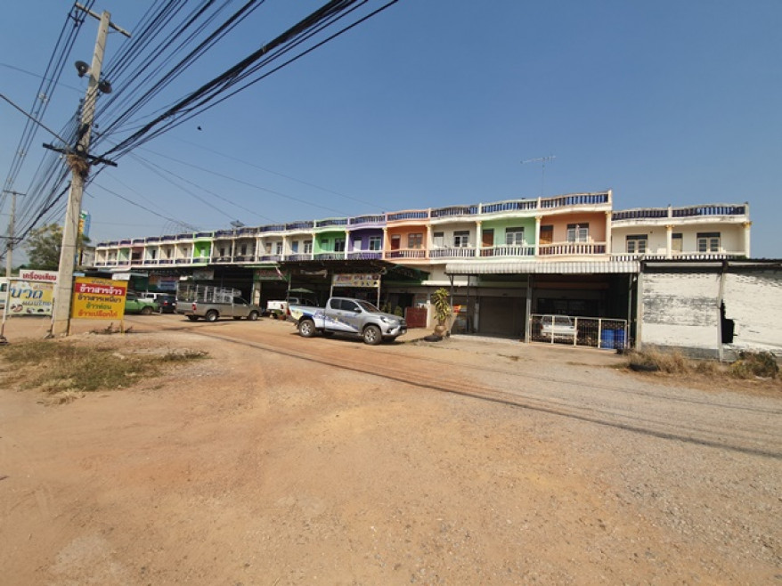 Commercial building Kamphaeng Phet Khanu Woralaksaburi Salok Bat 1575000