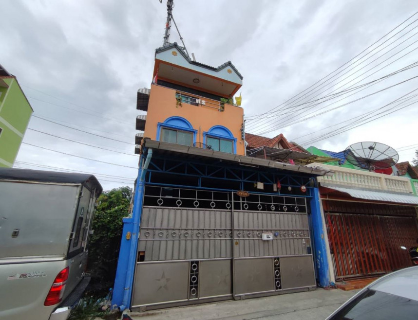 Commercial building Bangkok Phasi Charoen Bang Wa 3570000