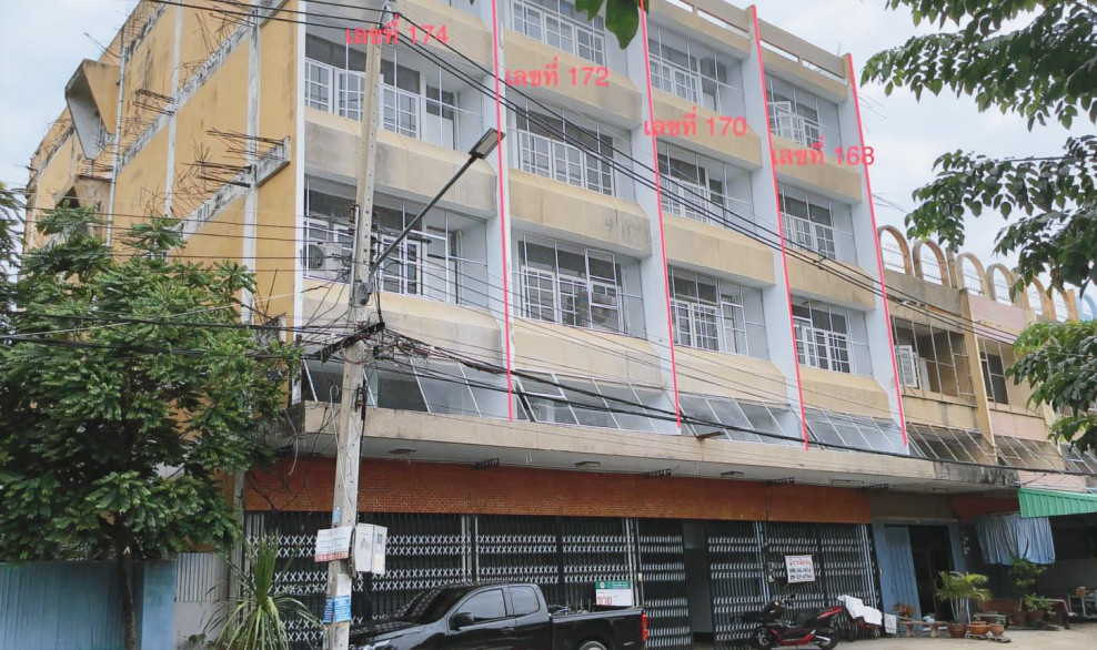 Commercial building Phichit Taphan Hin Taphan Hin 25236000