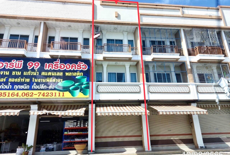 Commercial building Chon Buri Ban Bueng Nong Chak 4300000