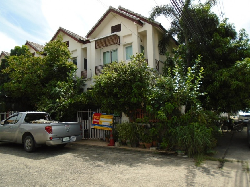 Townhouse Pathum Thani Lam Luk Ka Lat Sawai 2415000