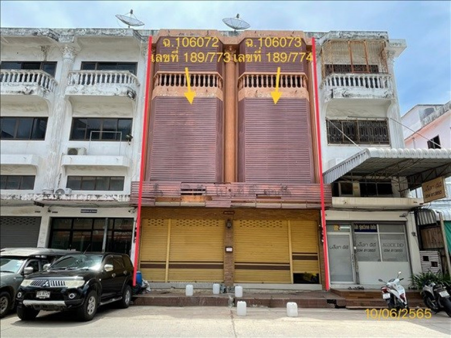 Commercial building Samut Sakhon Mueang Samut Sakhon Phanthai Norasing 7400000