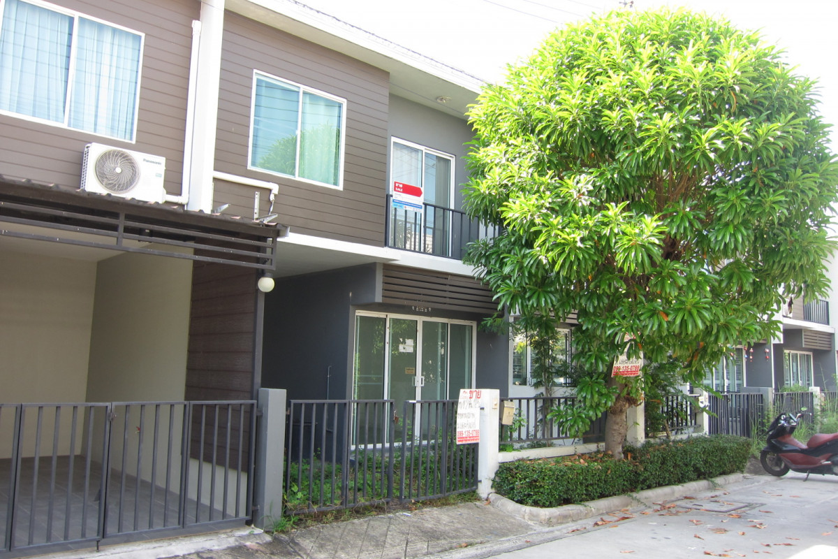 Townhouse Pathum Thani Lam Luk Ka Lat Sawai 1600000