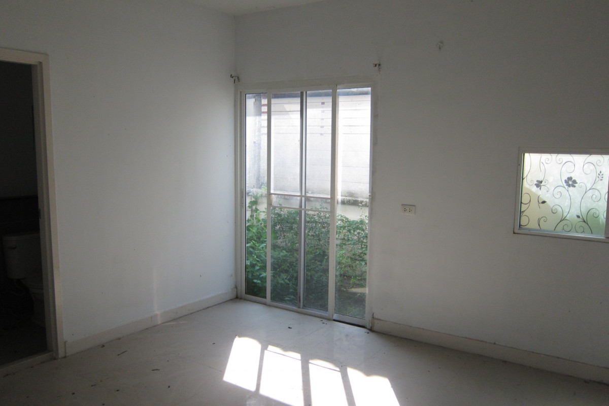 Townhouse Pathum Thani Lam Luk Ka Lat Sawai 1600000