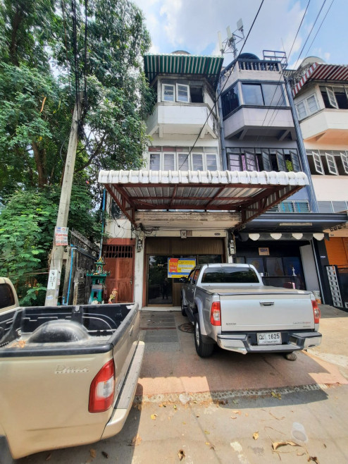 Commercial building Bangkok Bang Kapi Khlong Chan 3885000