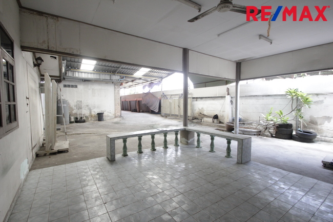 Residential land/lot Bangkok Phasi Charoen Bang Waek 8200000