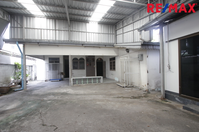 Residential land/lot Bangkok Phasi Charoen Bang Waek 8200000