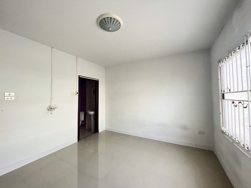 ทาวน์เฮ้าส์ UJ Townhome ชลบุรี เมืองชลบุรี เสม็ด 2200000