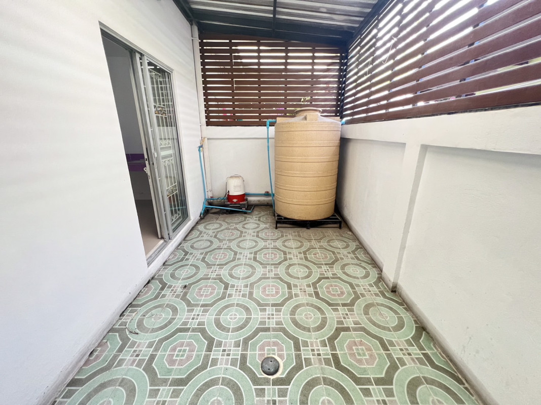ทาวน์เฮ้าส์ UJ Townhome ชลบุรี เมืองชลบุรี เสม็ด 2200000