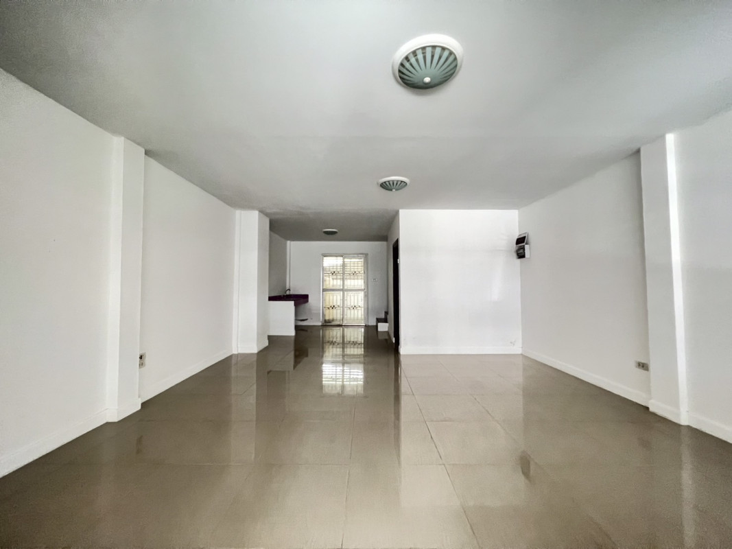 ทาวน์เฮ้าส์ UJ Townhome ชลบุรี เมืองชลบุรี เสม็ด 2200000
