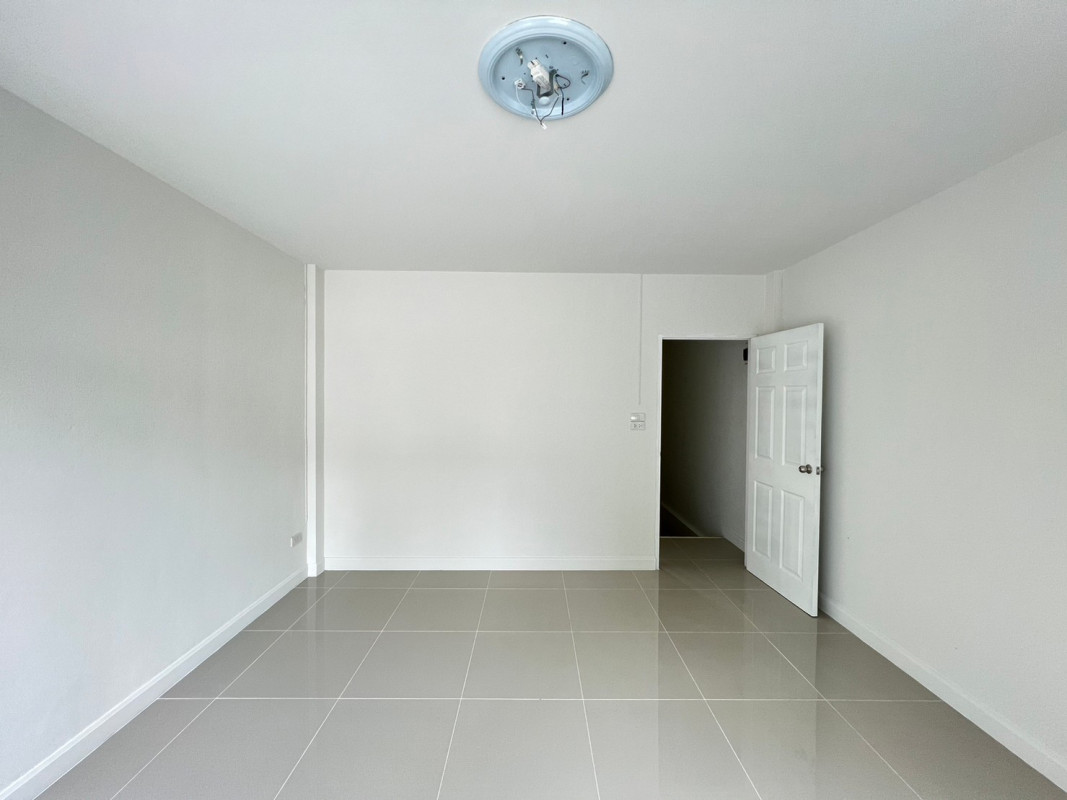 ทาวน์เฮ้าส์ The Next Townhome ชลบุรี ศรีราชา บึง 1700000