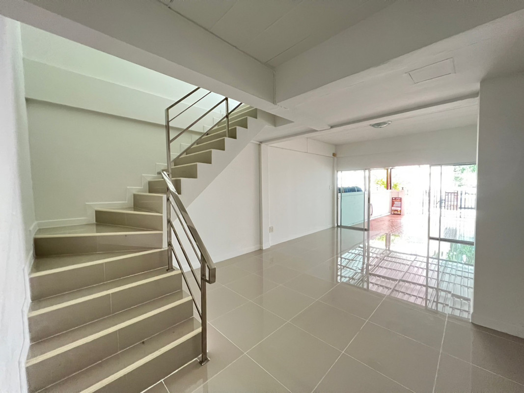 ทาวน์เฮ้าส์ The Next Townhome ชลบุรี ศรีราชา บึง 1700000