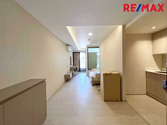 คอนโด ขาย.. VTara Sukhumvit 36 ห้องใหม่ ไม่เคยเข้าอยู่!! 1 BEDROOM ห้องขนาดใหญ่ Fully Furnished พร้อมอ่างอาบน้ำ >> ใกล้ BTS ทองหล่อ กรุงเทพมหานคร คลองเตย พระโขนง 4950000