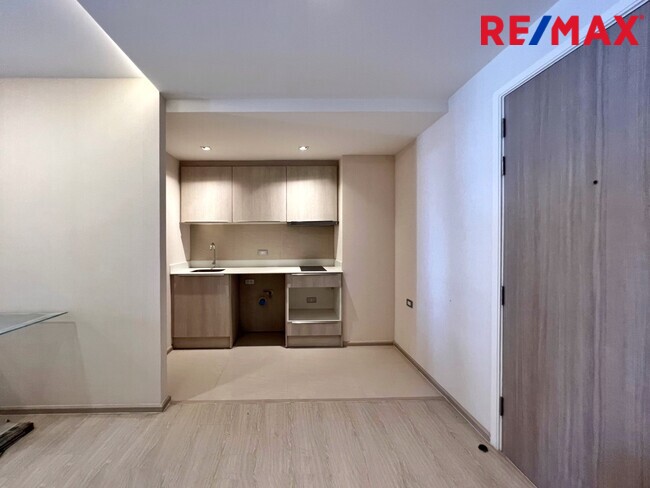 คอนโด ขาย.. VTara Sukhumvit 36 ห้องใหม่ ไม่เคยเข้าอยู่!! 1 BEDROOM ห้องขนาดใหญ่ Fully Furnished พร้อมอ่างอาบน้ำ >> ใกล้ BTS ทองหล่อ กรุงเทพมหานคร คลองเตย พระโขนง 4950000