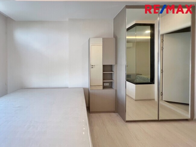 คอนโด ขาย.. VTara Sukhumvit 36 ห้องใหม่ ไม่เคยเข้าอยู่!! 1 BEDROOM ห้องขนาดใหญ่ Fully Furnished พร้อมอ่างอาบน้ำ >> ใกล้ BTS ทองหล่อ กรุงเทพมหานคร คลองเตย พระโขนง 4950000
