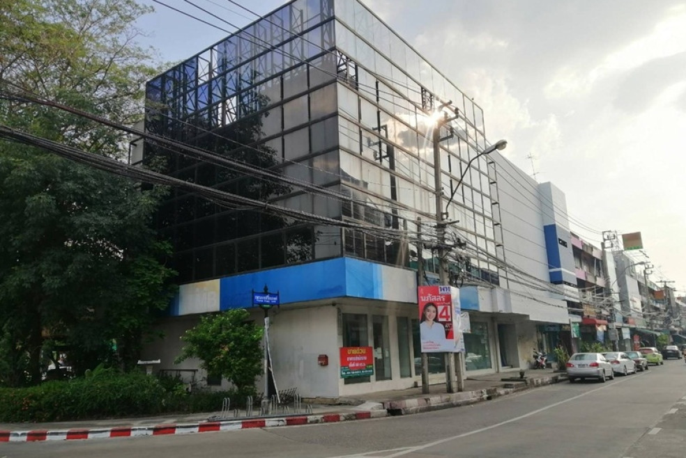 Commercial building Bangkok Bang Kapi Khlong Chan 42000000