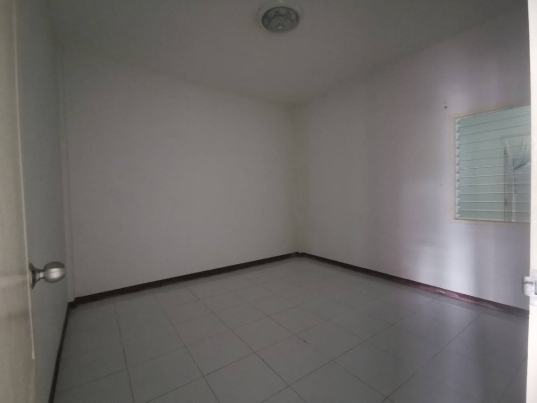ทาวน์เฮ้าส์ หมู่บ้านรนารมย์ เดอะคัลเลอร์ ระยอง ปลวกแดง ปลวกแดง 1450000