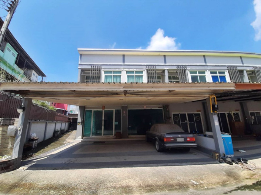 Commercial building Chon Buri Ban Bueng Nong Chak 5655738