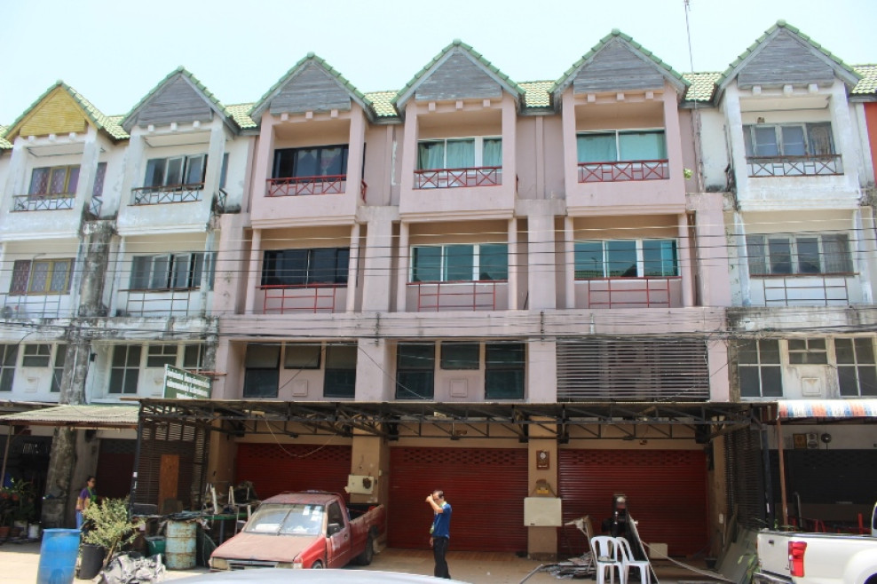 Commercial building Pathum Thani Thanyaburi Bueng Nam Rak 1680000