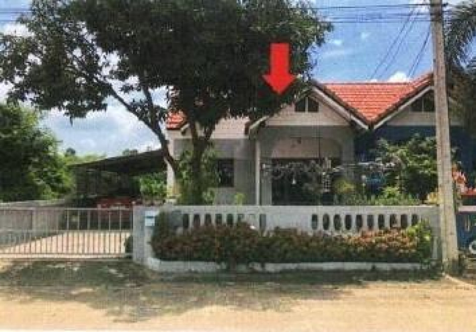 Twin house Loburi Phatthana Nikhom Chong Sarika 800000
