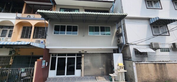 Commercial building Bangkok Phra Khanong Bang Chak 35000000