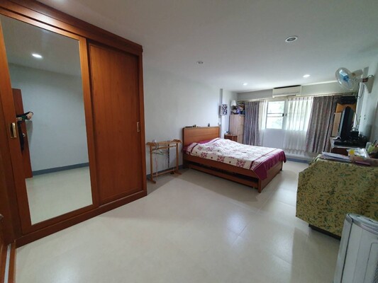 Commercial building Bangkok Phra Khanong Bang Chak 35000000