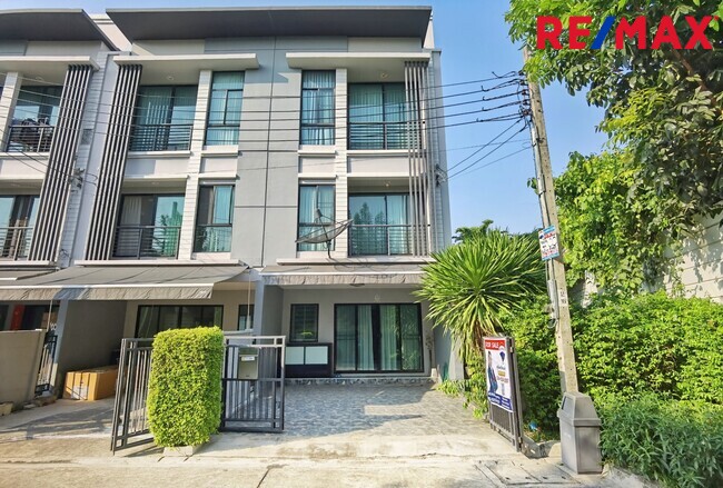 ทาวน์เฮ้าส์ บ้านกลางเมือง รัตนาธิเบศร์ นนทบุรี เมืองนนทบุรี บางกระสอ 5990000