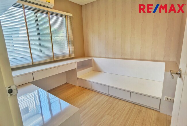 ทาวน์เฮ้าส์ บ้านกลางเมือง รัตนาธิเบศร์ นนทบุรี เมืองนนทบุรี บางกระสอ 5990000