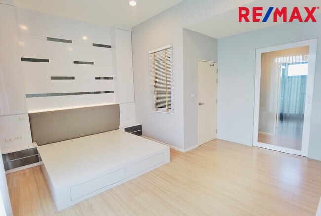 ทาวน์เฮ้าส์ บ้านกลางเมือง รัตนาธิเบศร์ นนทบุรี เมืองนนทบุรี บางกระสอ 5990000