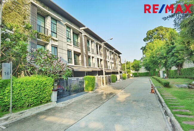 ทาวน์เฮ้าส์ บ้านกลางเมือง รัตนาธิเบศร์ นนทบุรี เมืองนนทบุรี บางกระสอ 5990000