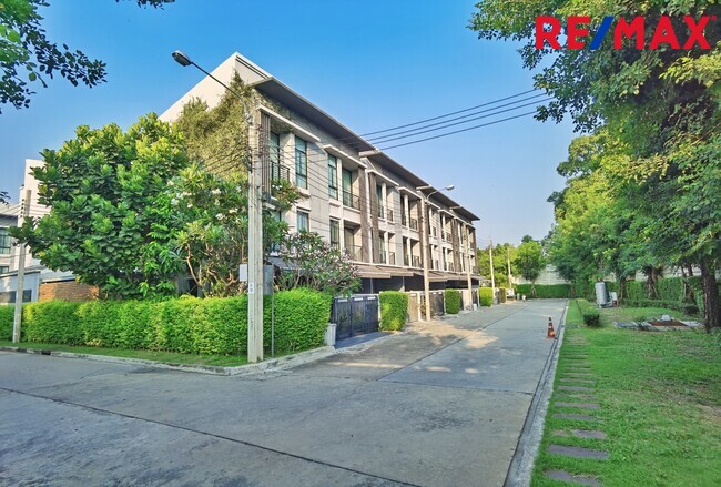 ทาวน์เฮ้าส์ บ้านกลางเมือง รัตนาธิเบศร์ นนทบุรี เมืองนนทบุรี บางกระสอ 5990000