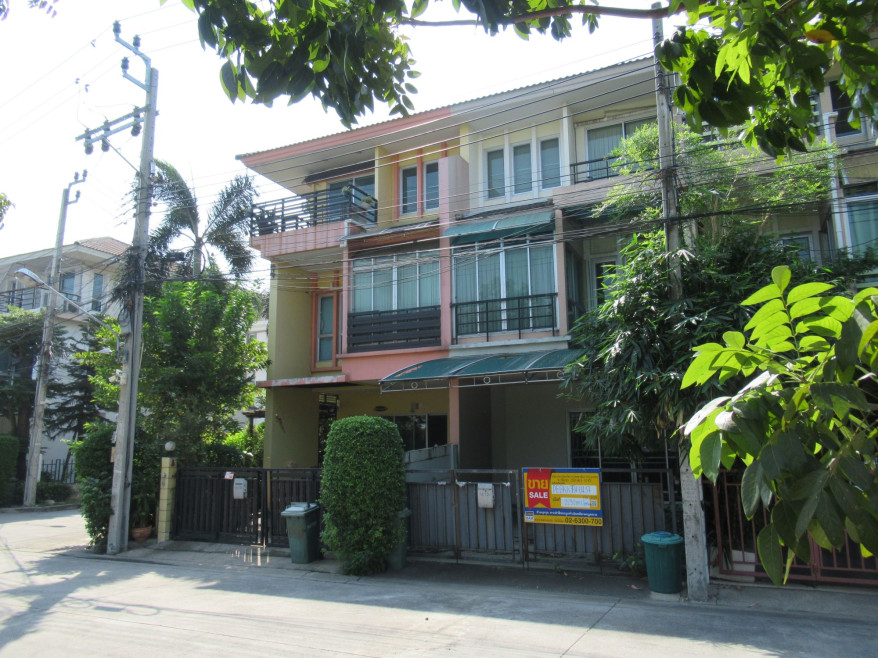 ทาวน์เฮ้าส์ หมู่บ้านวิสต้าอเวนิว กรุงเทพมหานคร หนองแขม หนองแขม 3255000