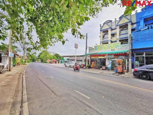 อาคารพาณิชย์ 047565 นนทบุรี เมืองนนทบุรี ไทรม้า 14900000