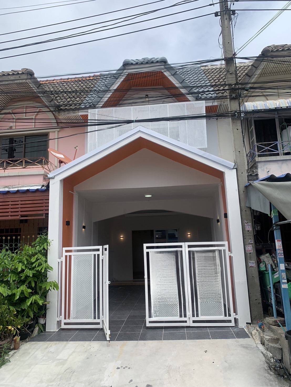 ทาวน์เฮ้าส์ มนวดี ซอยวัดลาดปลาดุก นนทบุรี บางบัวทอง บางรักพัฒนา 1950000