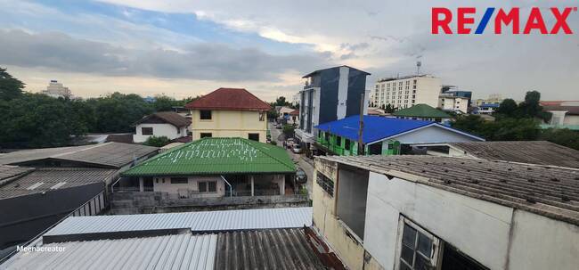 Commercial building Nonthaburi Mueang Nonthaburi Talat Khwan 4500000