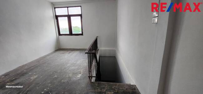 Commercial building Nonthaburi Mueang Nonthaburi Talat Khwan 4500000