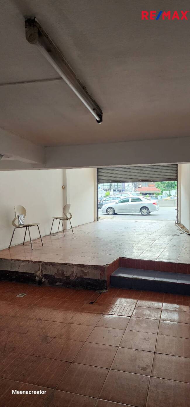 Commercial building Nonthaburi Mueang Nonthaburi Talat Khwan 4500000