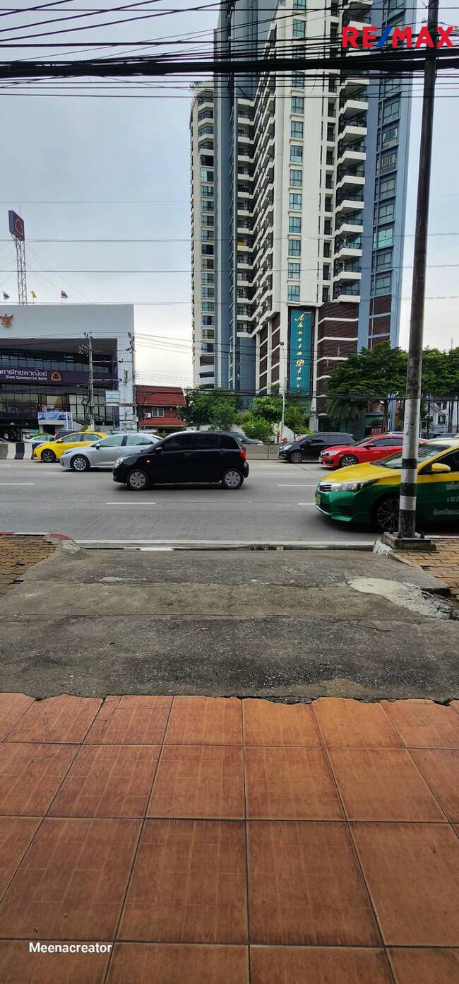 Commercial building Nonthaburi Mueang Nonthaburi Talat Khwan 4500000