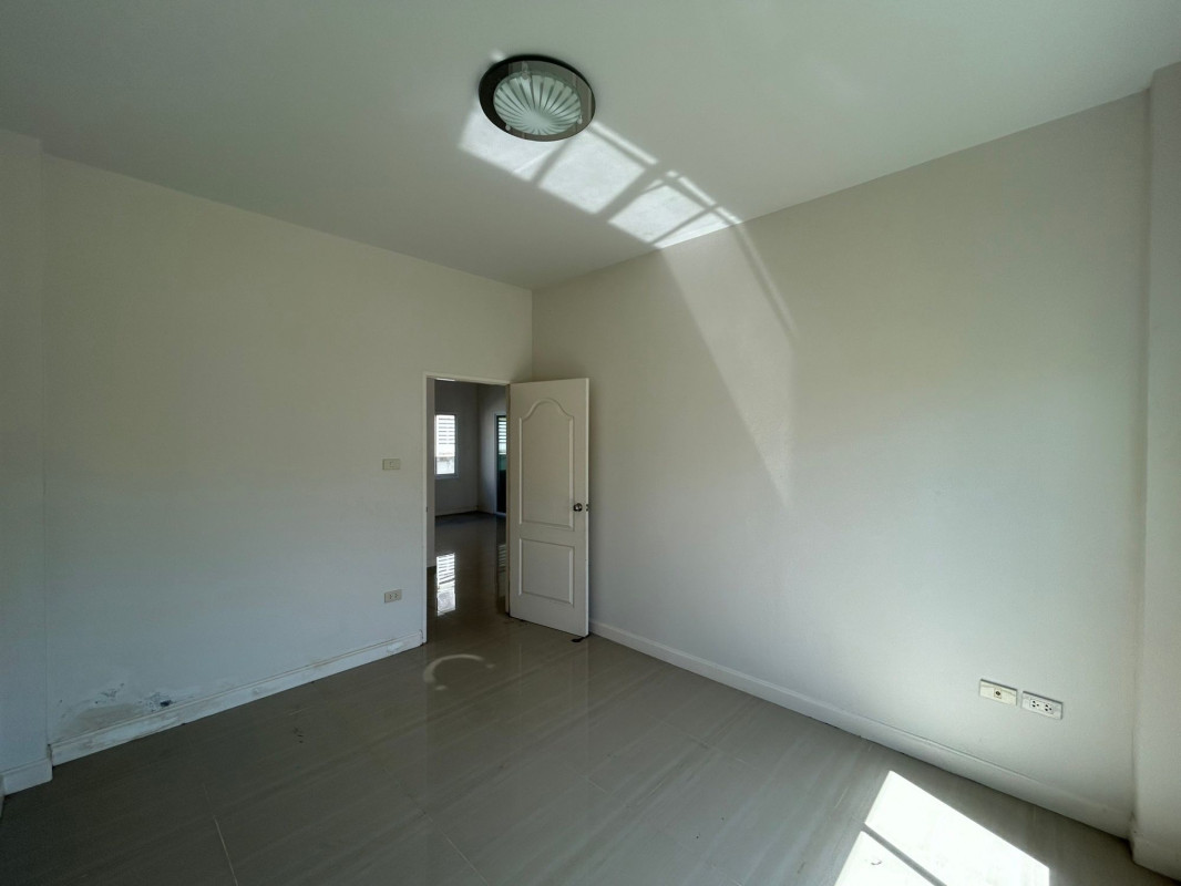 Townhouse Chon Buri Phan Thong Nong Tamlueng 2150000