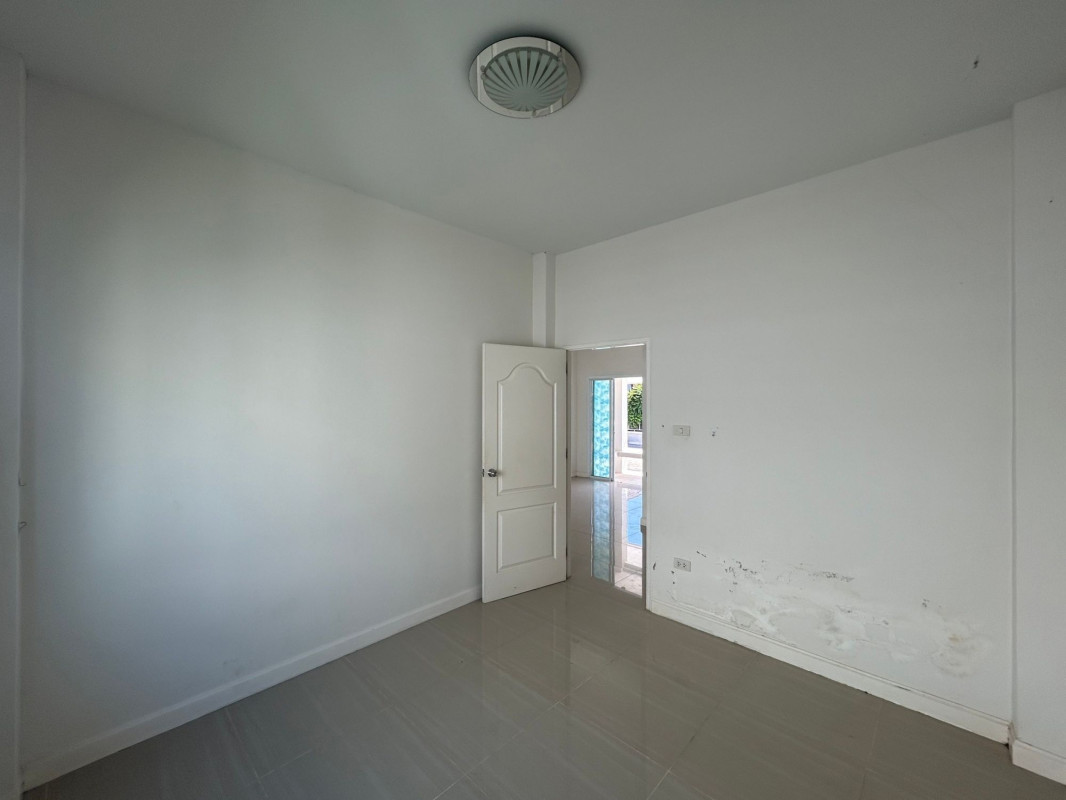 Townhouse Chon Buri Phan Thong Nong Tamlueng 2150000