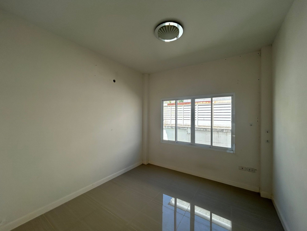 Townhouse Chon Buri Phan Thong Nong Tamlueng 2150000