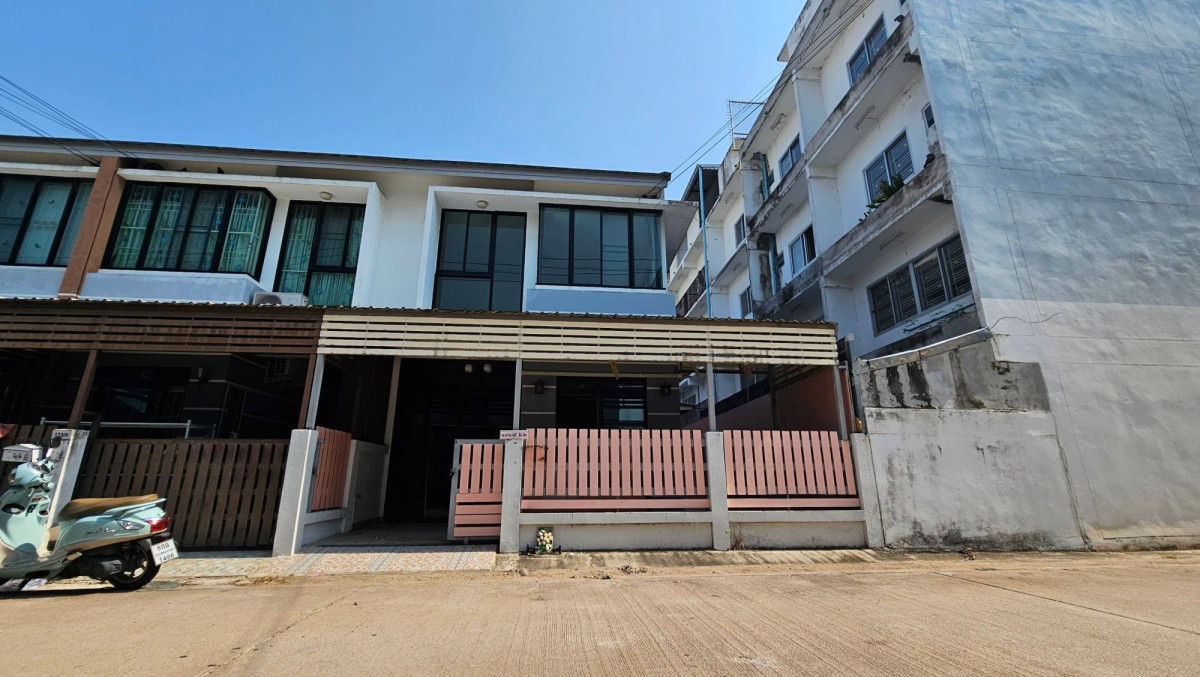 ทาวน์เฮ้าส์ บ้านอยู่สบาย ชลบุรี ศรีราชา สุรศักดิ์ 2600000