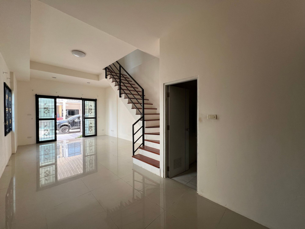 ทาวน์เฮ้าส์ หมู่บ้านแสนรัก 3 ชลบุรี พานทอง มาบโป่ง 2370000