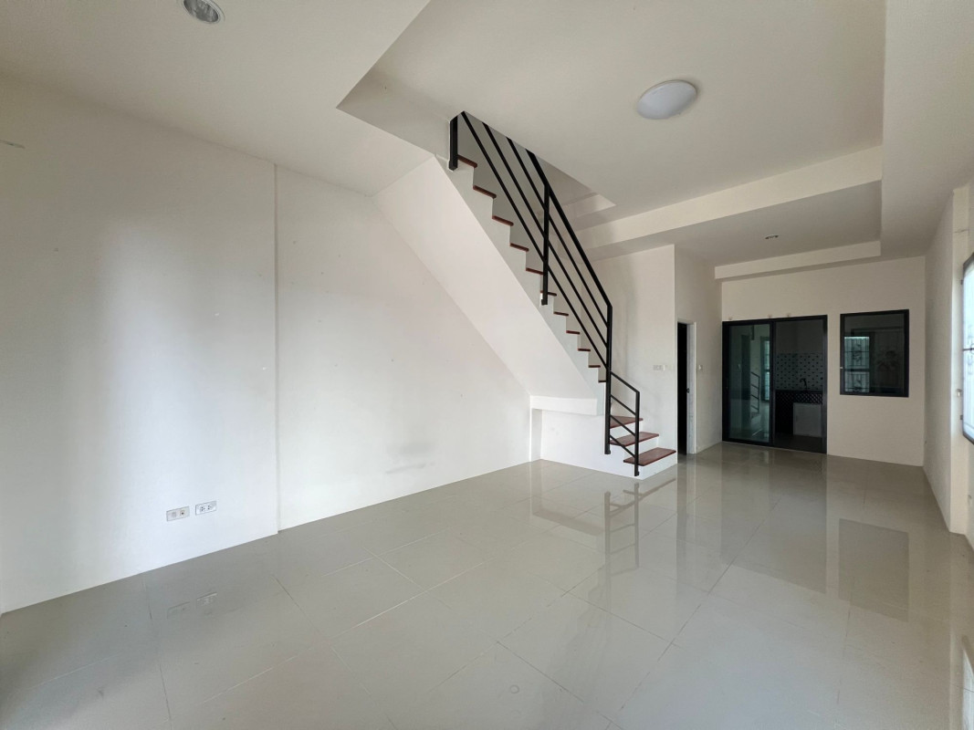 ทาวน์เฮ้าส์ หมู่บ้านแสนรัก 3 ชลบุรี พานทอง มาบโป่ง 2370000