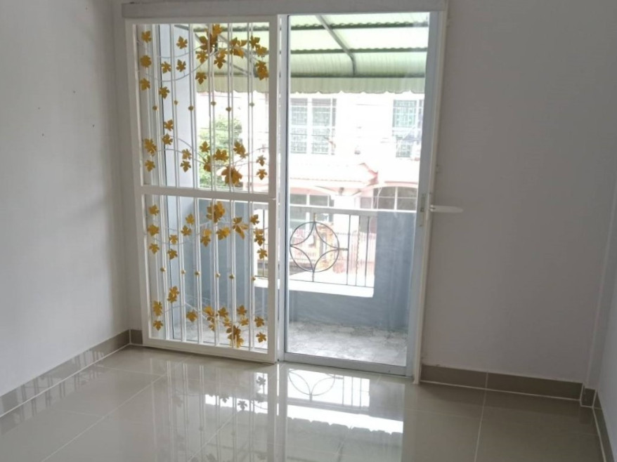 ทาวน์เฮ้าส์ เอ.ซี. เฮ้าส์ 3 ปทุมธานี ลำลูกกา ลาดสวาย 3000000